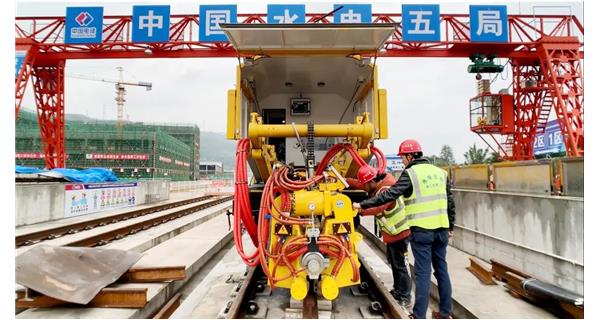 焊接故事| 成都地鐵18號線基建工程難度大，K922設(shè)備“保駕護(hù)航”